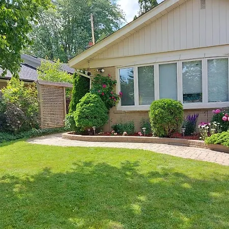 Private Apartment Close To Airport Toronto Pearson